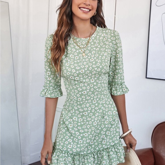 Leopard Print Ruffle Sleeve Dress - Picture 3 of 16